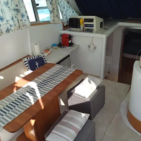 Πλωτό κατάλυμα New Idea Boat