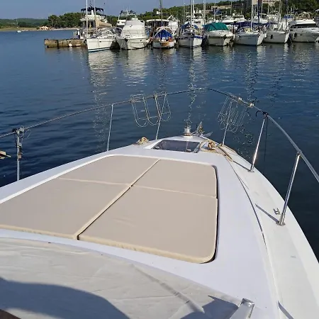 New Idea Boat Πλωτό κατάλυμα